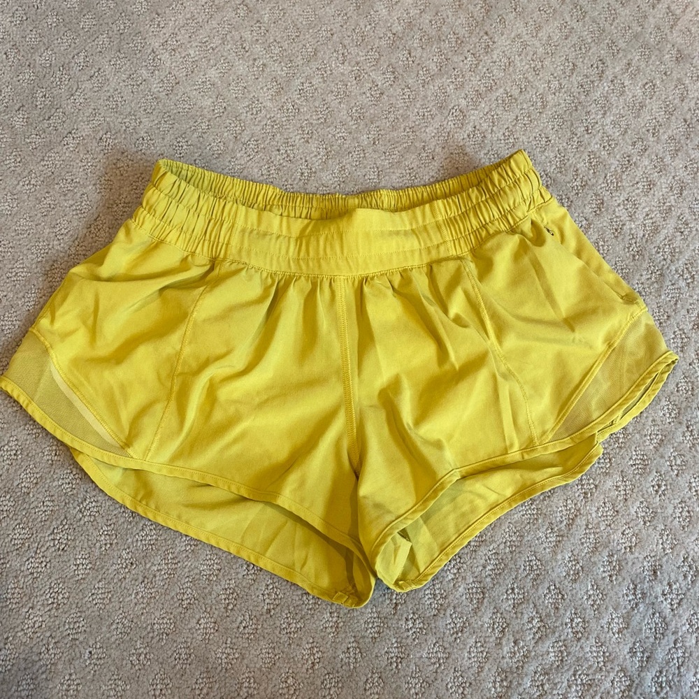 Lululemon Hotty Hot 2.5in Low Rise Size 6